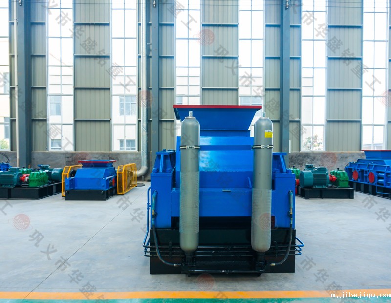 河卵石制砂机的进料斗的结构有什么组成