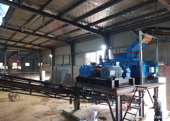 数控全自动液压对辊破碎机安装现场图片